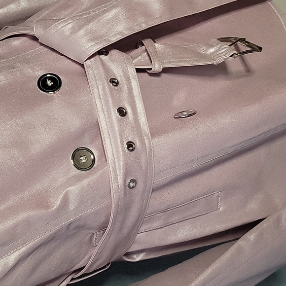 Dawn Levy - Picture 5 of 9